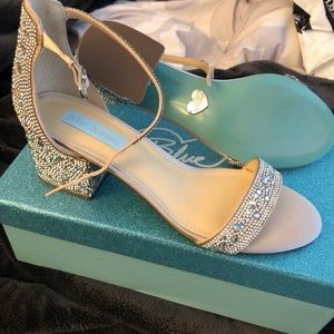 betsey johnson hale sandal